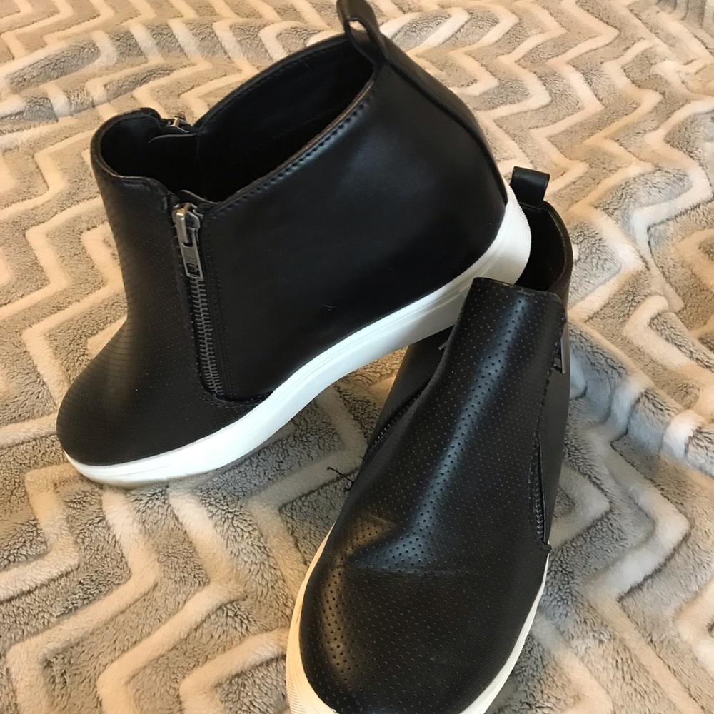 Time & Tru ankle sneakers